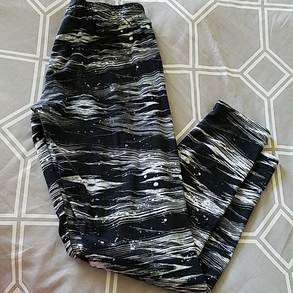 No Boundaries Pants - Abstract Pattern Leggings